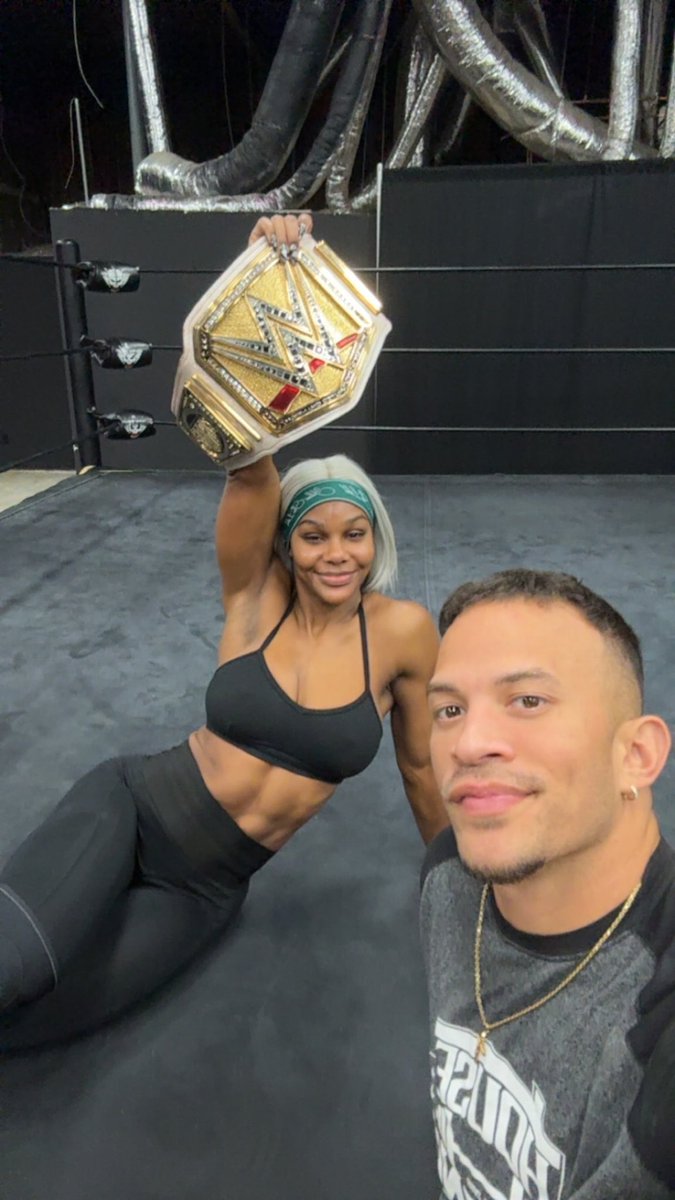 Hellbent and heaven-sent. ✧ NOT @starkmanjones tweet media