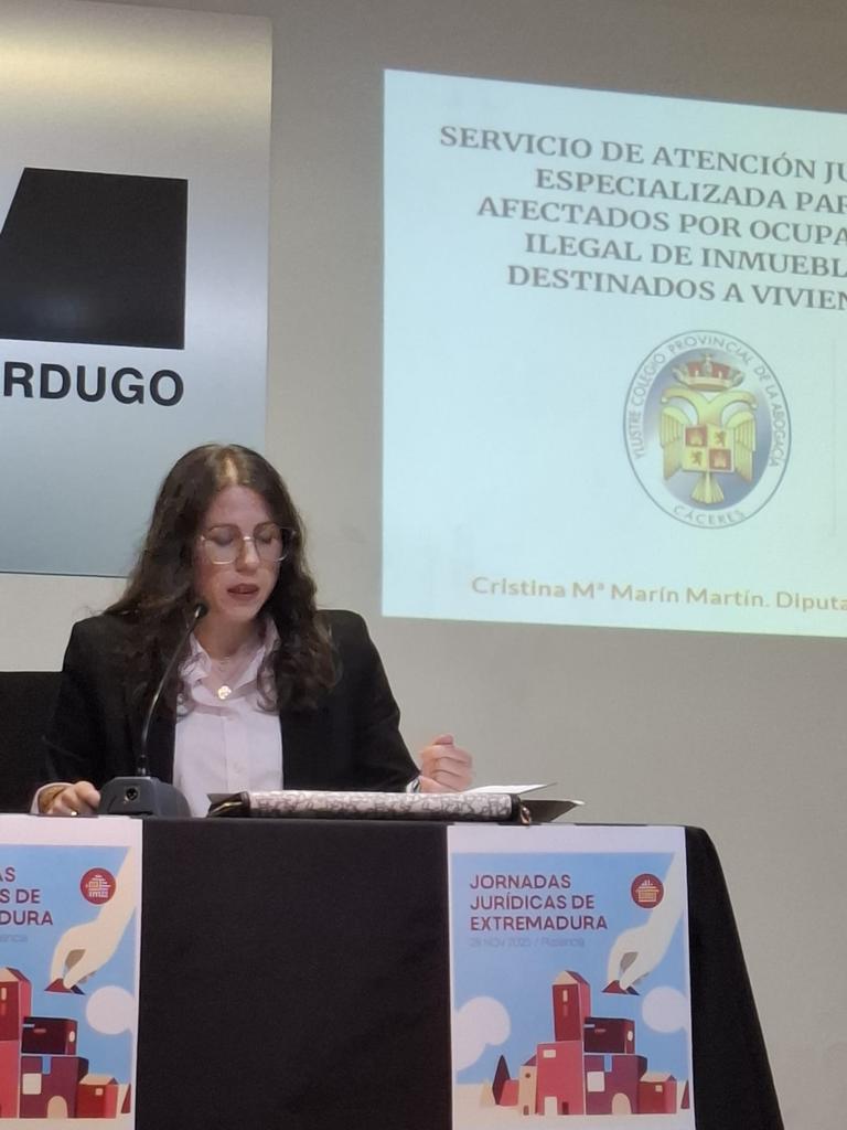 La diputada 1° del ICAC ha participado esta mañana en las Jornadas Jurídicas de Extremadura a fin de dar a conocer el Servicio de atención especializada a afectados por ocupación ilegal de inmuebles que se presta en virtud de convenio suscrito con la Junta de Extremadura