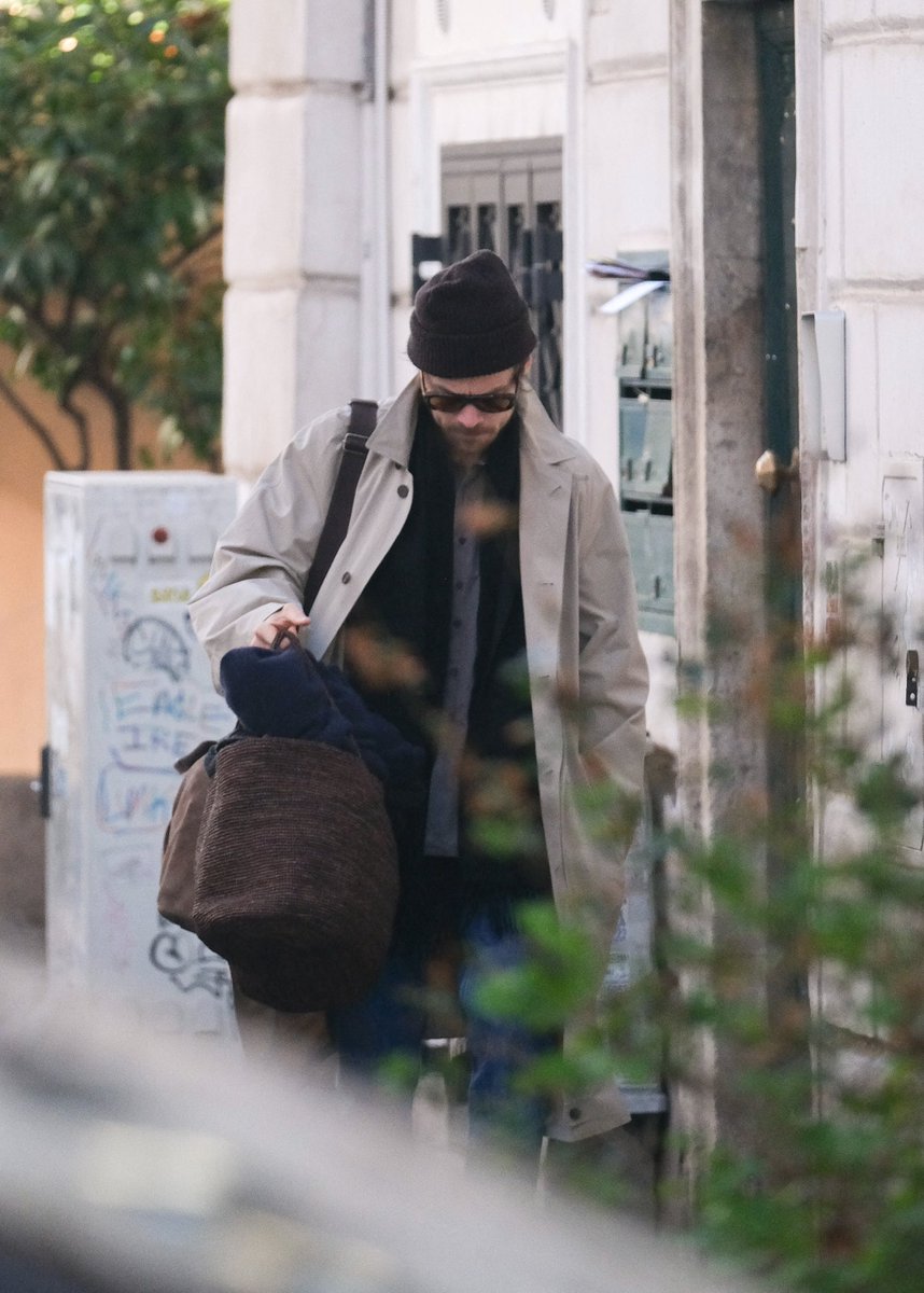 hsdaily's tweet image. Harry out and about in Italy today - 28 November