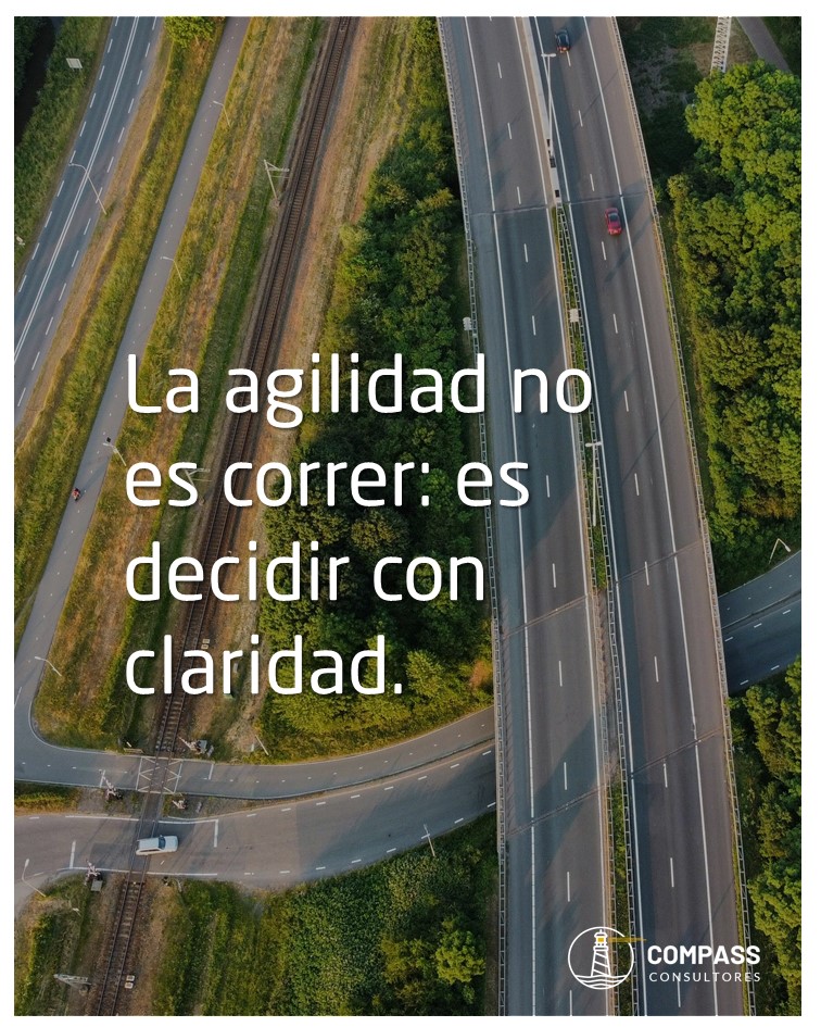 La agilidad no se trata de ir más rápido.
Se trata de decidir mejor.

Cuando un equipo gana claridad, baja la fricción, disminuye el desgaste y aparece algo más simple y potente: enfoque.
Agilidad es eso: ordenar el mapa para que cada decisión tenga sentido.