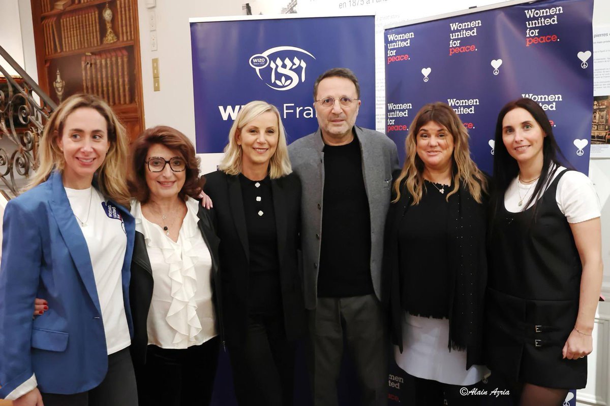 ✨ Une soirée inoubliable – WIZO x Women United for Peace ✨

Plus de 300 participants réunis pour une rencontre forte autour d’Arthur Essebag et de son nouveau livre, en présence du Président du Consistoire Élie Korchia, de Karen Taieb, de l’imam Hassen Chalghoumi, de Franck