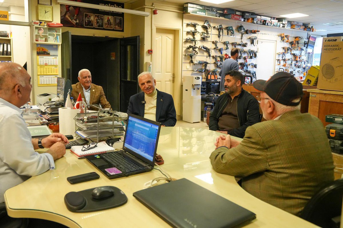 Belediye Başkanımız <a href="/ismetyildirimtr/">İsmet Yıldırım</a>, Meclis Üyemiz Bahattin Demir ve Mahalle Başkanımız Orhan Dallı, Mahallemizdeki esnaflarımızı ve Camii cematimizle bir araya geldiler.

Misafirperverlikleri için tüm komşularımıza teşekkür ediyoruz.

📍Altınşehir Mahallesi