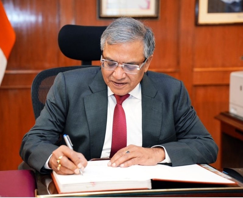 ज्ञानेश कुमार बनेंगे IDEA के अध्यक्ष !! 📩

भारत के मुख्य निर्वाचन आयुक्त ज्ञानेश कुमार 2026 के लिए अंतरराष्ट्रीय लोकतंत्र और चुनावी सहायता संस्थान (इंटरनेशनल आईडीईए) के अध्यक्ष बनेंगे। वह 3 दिसंबर 2025 को स्टॉकहोम, स्वीडन में होने वाली सदस्य देशों की परिषद की बैठक में इस पद का