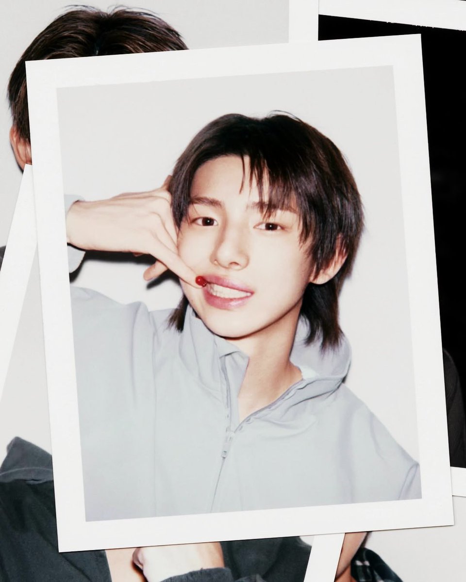 kjuhoonx's tweet image. 𝘄𝗶𝗻𝘁𝗲𝗿 𝗼𝘂𝘁𝘀𝗶𝗱𝗲 𝘁𝗵𝗲 𝗹𝗶𝗻𝗲𝘀.