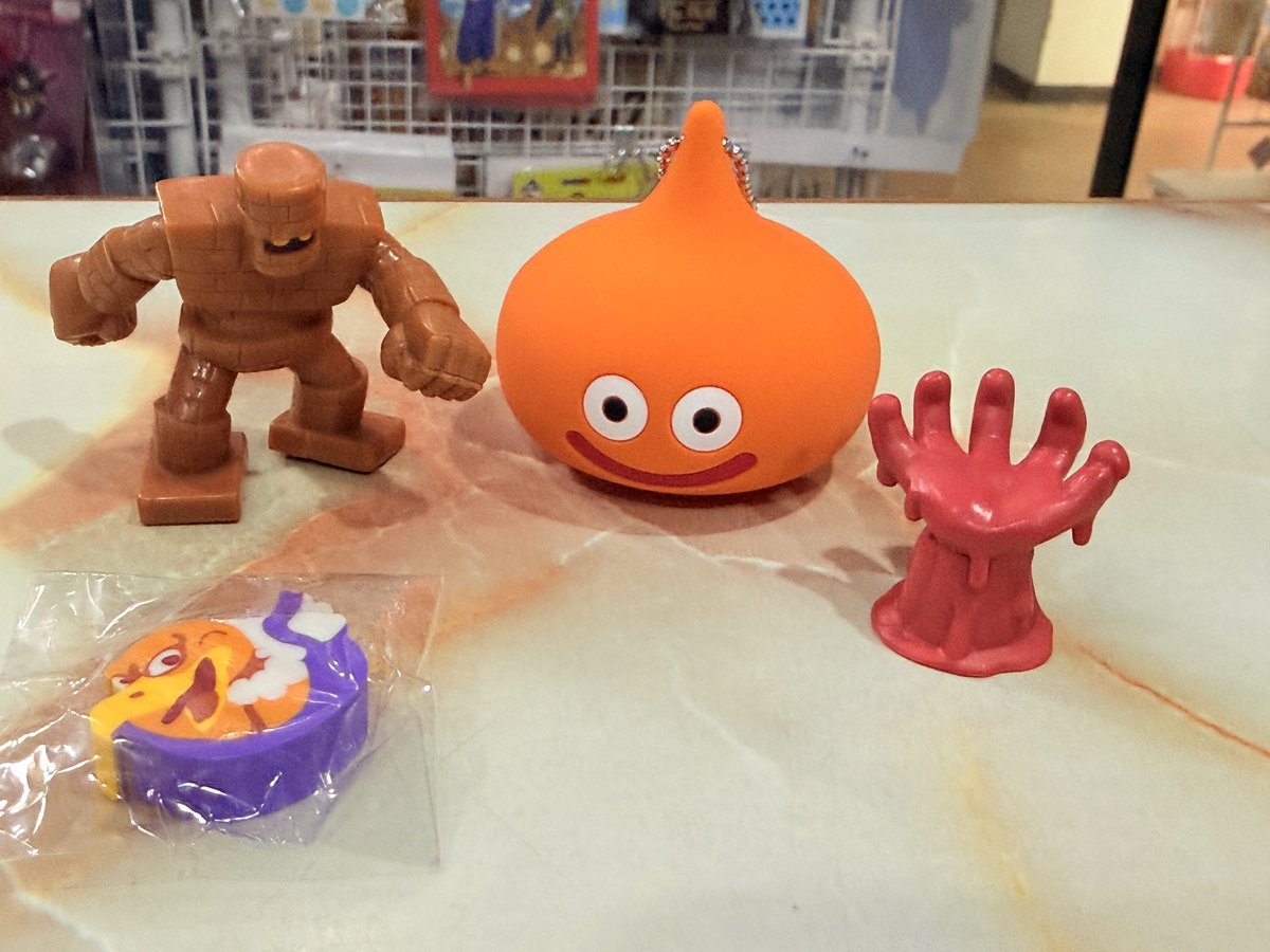 ドラクエ ミニフィギュア などが入荷してます。 各100円⭕️#ドラクエ