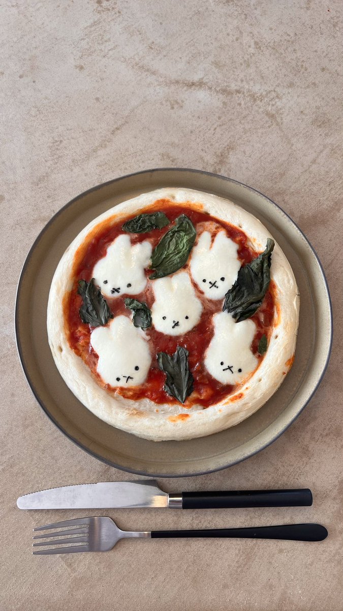 piyopiyo_ve's tweet image. ミッフィーピザを作ったよー！🐰🍕✨