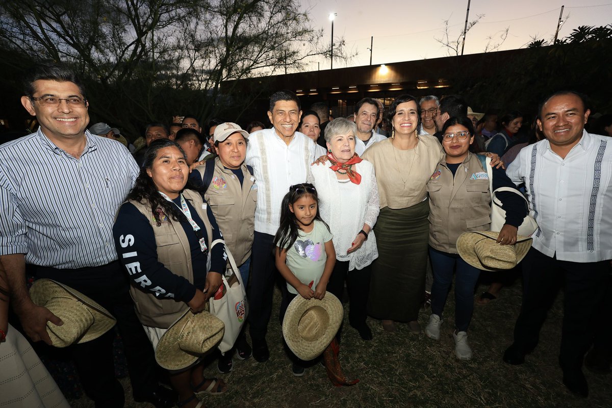 INAUGURAMOS EL FESTIVAL DE LAS AVES DE OAXACA JUNTO A LA SECRETARIA DE MEDIO AMBIENTE DEL GOBIERNO DE MÉXICO

Encabezamos la inauguración de la tercera edición del Festival de las Aves de Oaxaca “Volando a la conservación”, junto a la titular de la <a href="/SEMARNAT_mx/">SEMARNAT México</a>, <a href="/aliciabarcena/">Alicia Bárcena</a>, y