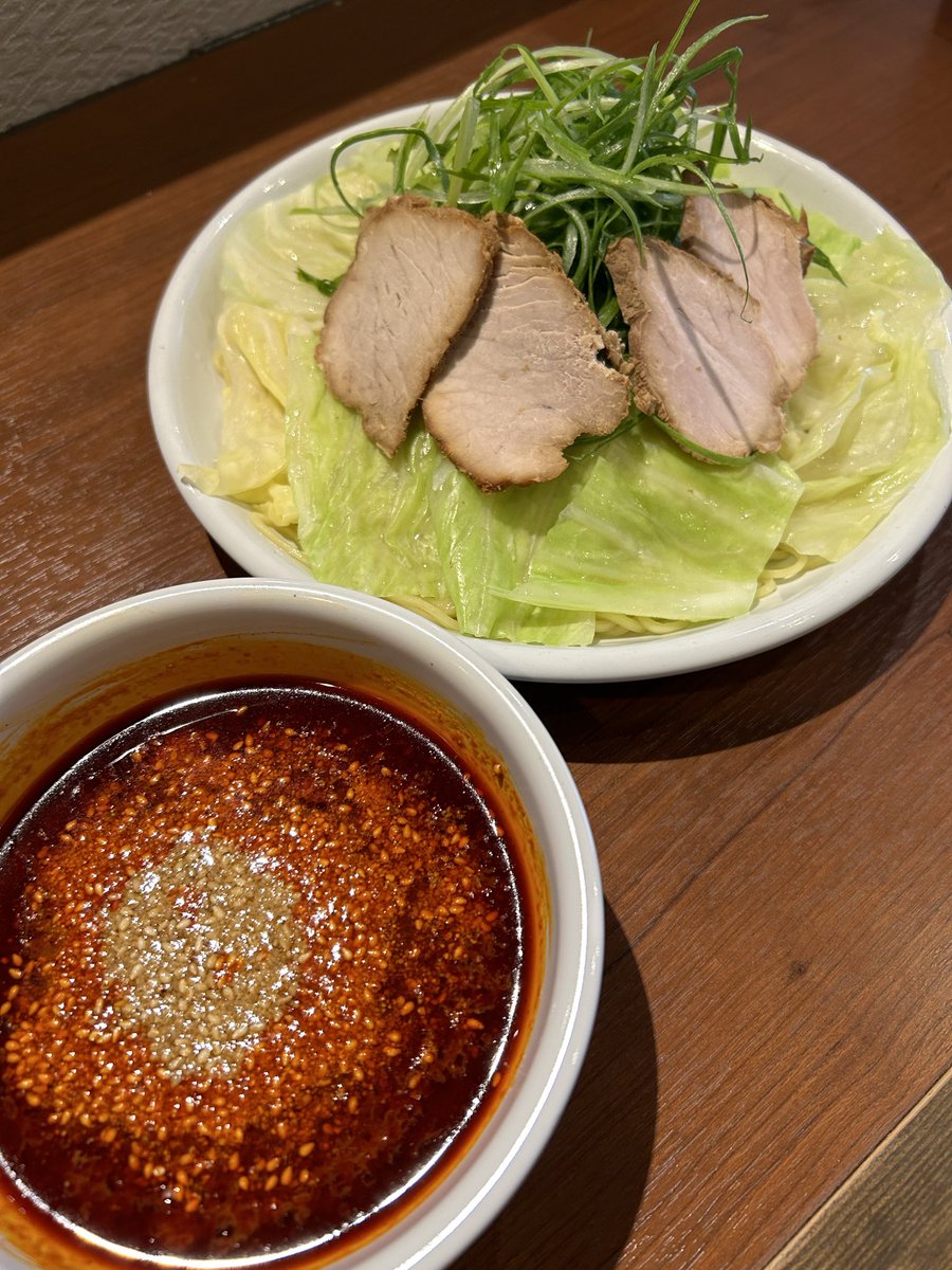 maruko3651's tweet photo. 本日、夜の部
お座敷（テーブル席）は貸し切りとな���ます。
ご不便をおかけしますがよろしくお願い致します。

＃広島つけ麺　＃汁なし
＃出汁　＃無添加
＃旨辛　＃温つけ麺
＃地酒 https://t.co/j7ErmpJqQc