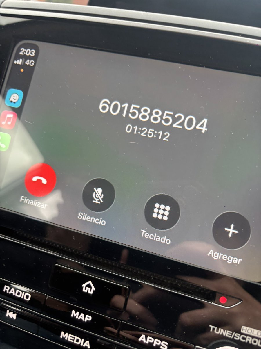 La_Wiest's tweet photo. @MovistarCo es posible que POR FAVOR escuchen al cliente???
IMPOSIBLE  pero IMPOSIBLE una cancelación de servicio con Uds. necesito ayuda, en serio!!!
Aquí la foto de lo que estuve en la línea sin que me dieran respuesta! https://t.co/l5m57YCh5w