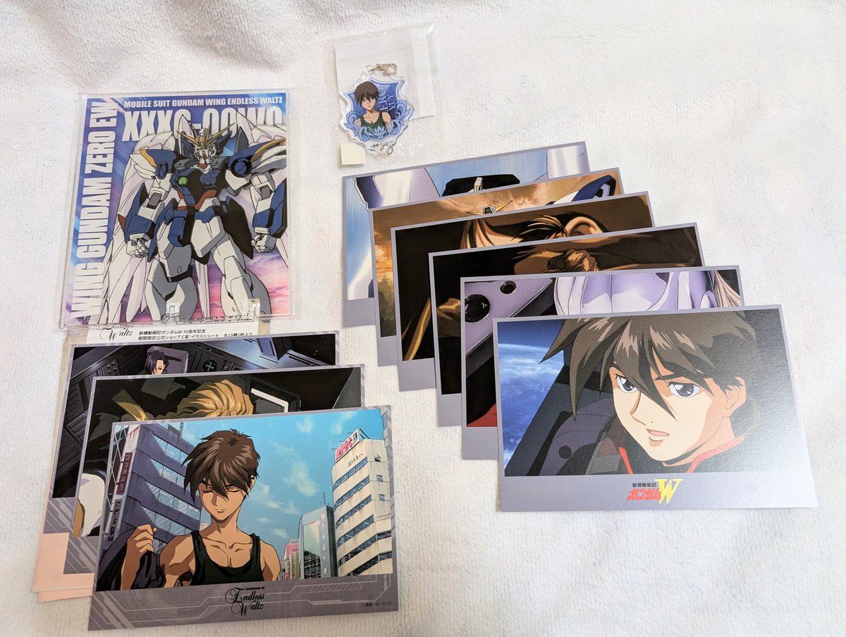 昨日頑張って映画に行ったぜ！
流石に8時半の朝イチは5時前に家を出ることになってキツかったわ〜
でもお陰でリリーナ様貰えたし！
期間限定ショップのミニゲーム5回で綺麗に全部当たったし！
今回は映画の為に全て突っ込んであと3回行くぜ！
1弾のヒイロ欲しかったよ〜
何ならみんな集めたいよ〜