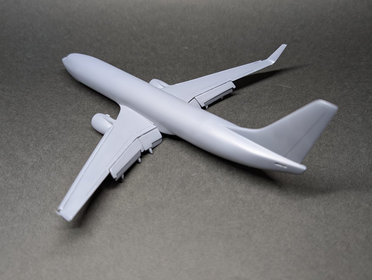 【Boeing737-800制作記】
フラップ取り付け完了！
自分が未熟すぎてオーバースケール気味だったり、角度が揃ってなかったり、、、
#旅客機プラモデル