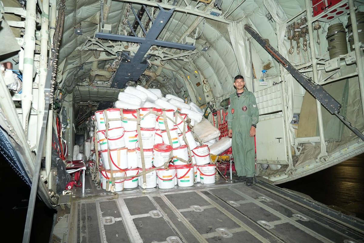 AdityaRajKaul's tweet image. India’s #OperationSagarBandhu underway.

Indian Air Force @IAF_MCC C-130 J plane carrying approx 12 tons of humanitarian aid including tents, tarpaulins, blankets, hygiene kits, and ready-to-eat food items lands in Colombo.