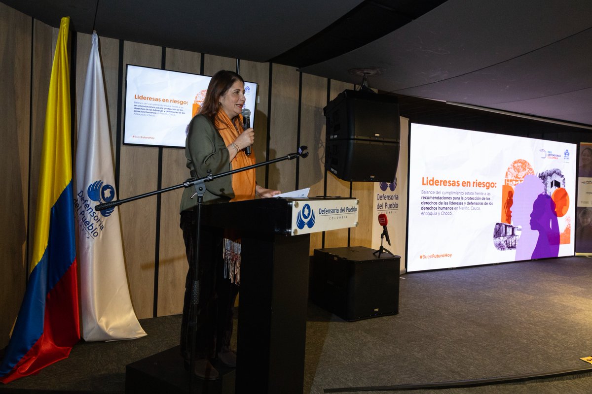 ONUMujeresCol's tweet photo. #ProDefensoras
Acompañamos la presentación del informe defensorial #LideresasEnRiesgo de @DefensoriaCol , junto a @NoruegaenCOL . 
Este nuevo informe entrega un balance sobre el cumplimiento de las recomendaciones emitidas en los 4 informes defensoriales de 2022 sobre defensoras. https://t.co/PtIBXPeAbn
