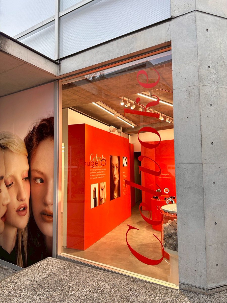 Celvoke_jp's tweet image. 💄✨本日オープン✨
今日からスタート — #Celvoke NEW LIP COLLECTION “Rouge O” ポップアップイベント🎉
📍会場：seeen（表参道／明治神宮前）
🕚 11:00〜17:00（入場無料／フリー入場）
テスターで自由にお試しいただけるチャンス💋 新作リップの質感＆発色を、ぜひあなたの肌で。 #RougeO…