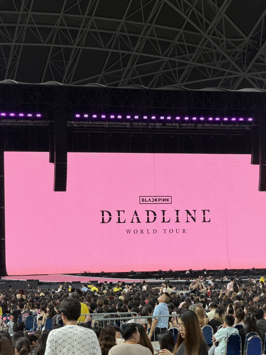 kengarcines's tweet photo. From blasting their songs on my phone to finally seeing BLACKPINK live. A birthday gift someone made unforgettable. 💗🖤 https://t.co/zTeZ2cwdmG