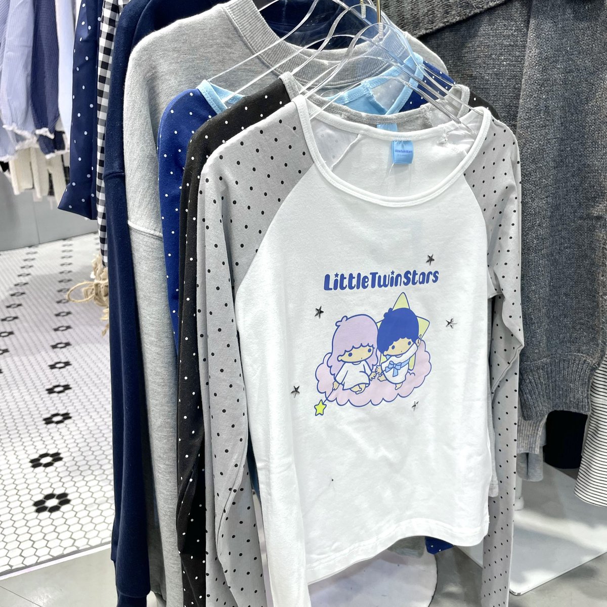 SHIBUYA109NET's tweet image. ウィッシュコア好き必見☁️🌙˖ ࣪⊹

LITTLE TWIN STARS × SPINNSの
コラボアイテムがかわいすぎたꔛ🩷🩵⟡.*

︎︎︎ ✔︎ 7F SPINNS

⁦@spinns_com⁩