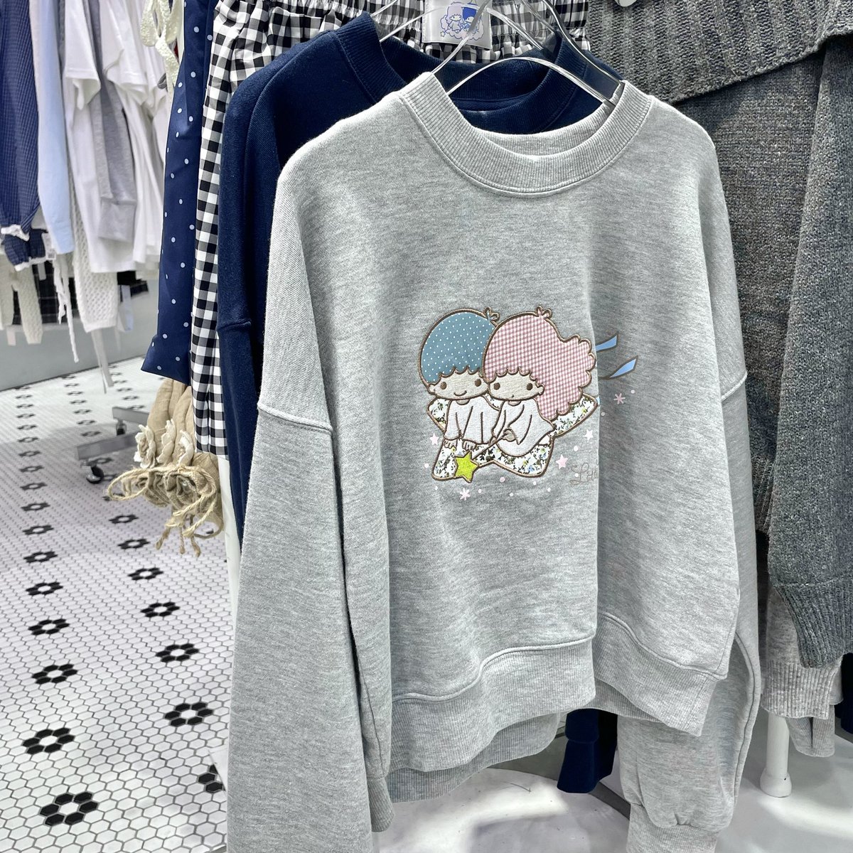 SHIBUYA109NET's tweet image. ウィッシュコア好き必見☁️🌙˖ ࣪⊹

LITTLE TWIN STARS × SPINNSの
コラボアイテムがかわいすぎたꔛ🩷🩵⟡.*

︎︎︎ ✔︎ 7F SPINNS

⁦@spinns_com⁩