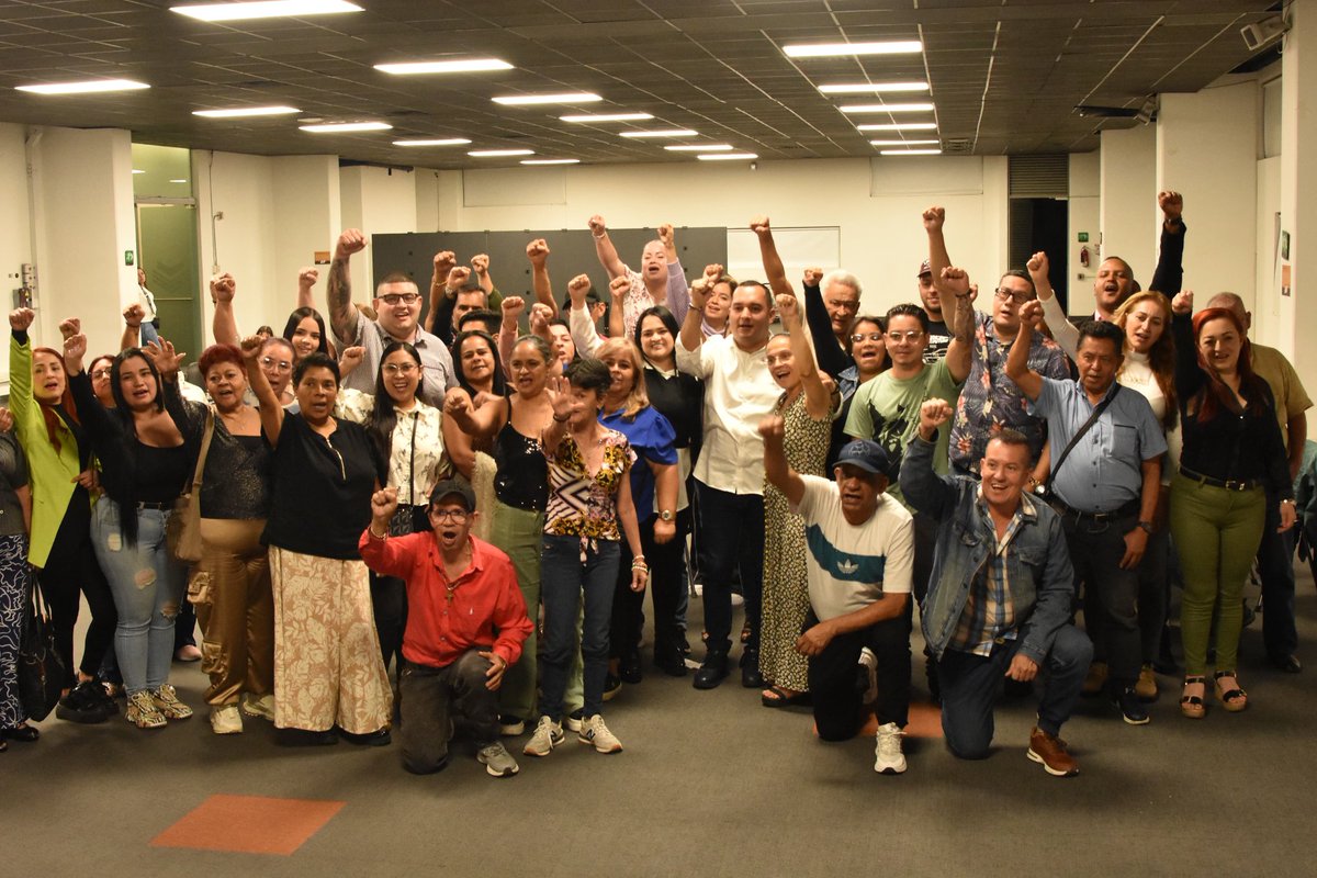 SenadorTrujillo's tweet image. Cuando hablamos de trabajar por la comunidad itagüiseña, hablamos de líderes y familias que actúan.
​La familia Otálvaro Henao es un ejemplo vivo de esa conexión: gente que está en la calle, escuchando las necesidades y buscando soluciones. Su espíritu de servicio comunitario…