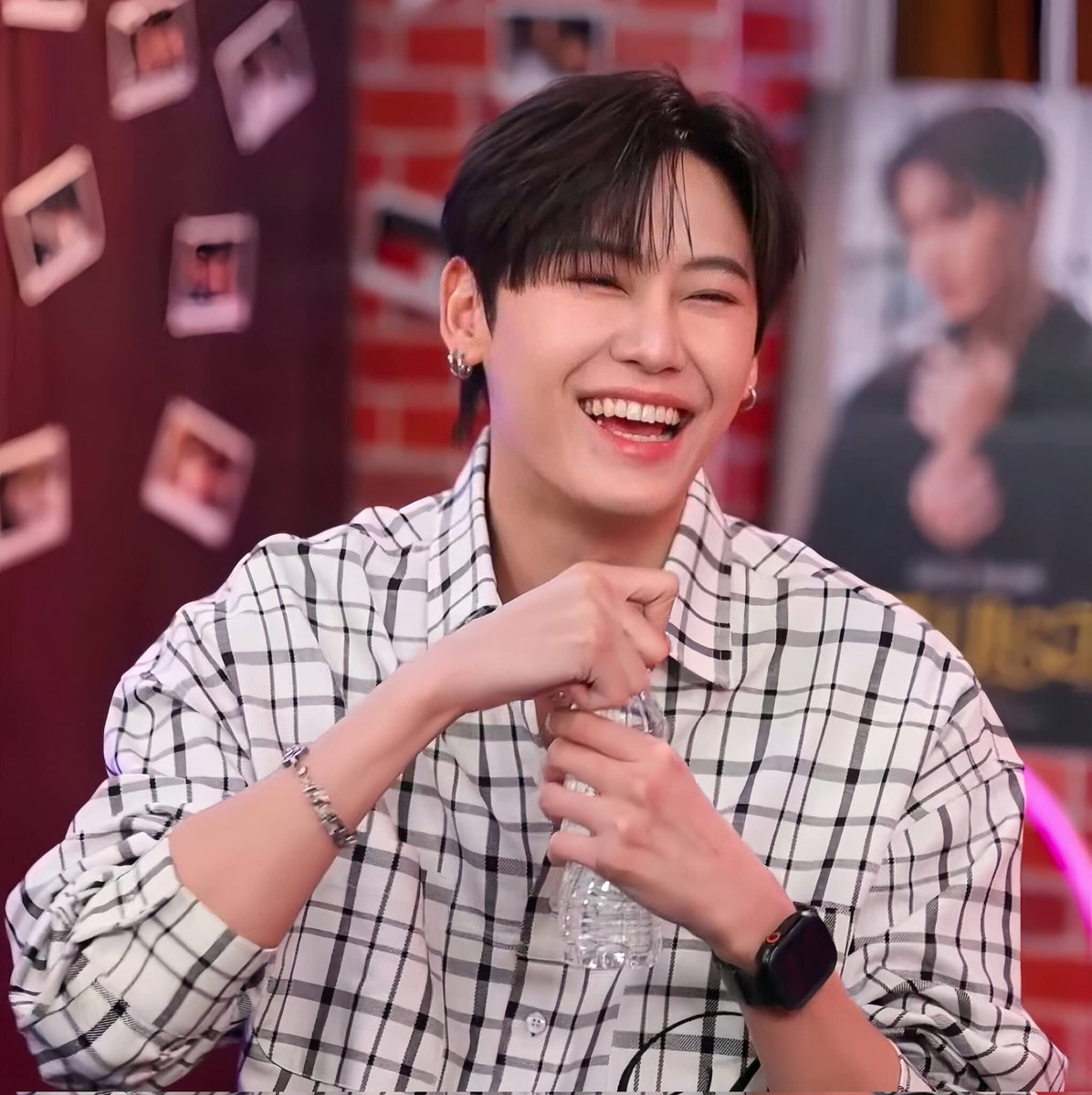 KhingTha69577's tweet image. အချစ်ရေဒီဆောင်းကအရမ်းအေးတာမို့
နွေးနွေးထွေးထွေးနေပါကျန်းမာရေးကိုဂရုစိုက်ပါအချစ်ကလေးတို့ရေအများကြီးချစ်တယ်

#BounPrem 
#bboun
#prem_space #GMMTV