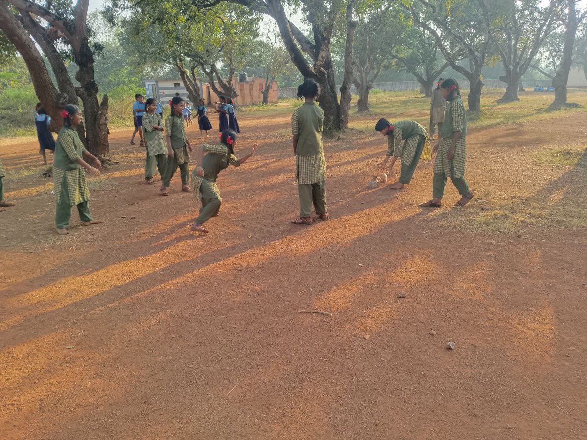 readingkafka's tweet image. “‘Why did you do all this for me?’ he asked. ‘I don’t deserve it. I’ve never done anything for you.’ ‘You have been my friend,’ replied Charlotte. ‘That in itself is a tremendous thing.’” - E.B. White, Charlotte’s Web. 

Images: Kids playing outside the village library. 🌷🌿📚🕊️