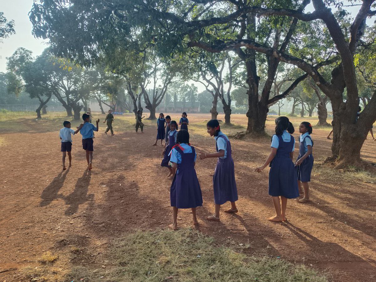readingkafka's tweet image. “‘Why did you do all this for me?’ he asked. ‘I don’t deserve it. I’ve never done anything for you.’ ‘You have been my friend,’ replied Charlotte. ‘That in itself is a tremendous thing.’” - E.B. White, Charlotte’s Web. 

Images: Kids playing outside the village library. 🌷🌿📚🕊️