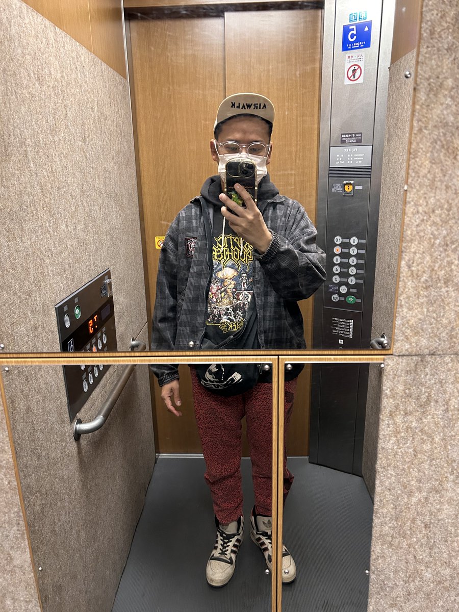 本日インフルエンザ上がりの病み上がりで家族サービス…しんど…こんな日は爆音でCryptic Slaughter！！☠️👿🔪

皆さんのお気に入りバンドTを教えてもらえたら嬉しいです👕