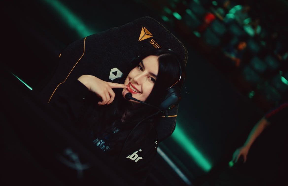 aspaszinho's tweet photo. i love my mibr girlies <3 https://t.co/83p9fn2Cfb
