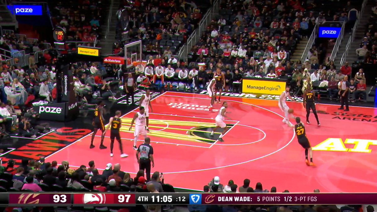 Vit & Luke both knock down threes to open the 4th