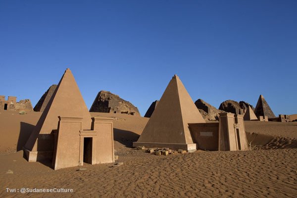 Sunrise Over Pyramids of Bajrawiya, Sudan

#SudaneseCulture
#ثقافة_سودانية