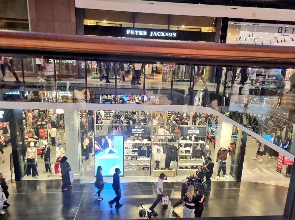 This place is buzzing today ... 🙌 
See you guys later... have a happy weekend 😊 
#SaturdayVibes #shoppingcentre