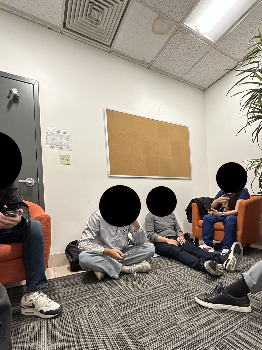 positionserapov's tweet image. hiding from an active shooter rn IJBOL