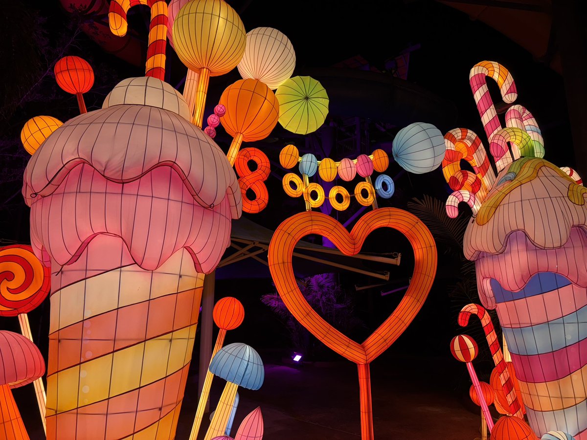 ThatJakeKid91's tweet image. Overall, I found Illuminate to be worth what I paid. The photos do kind of undersell it. There were interactive elements, like wish in a bottle, Santa meet and greet, S’mores, Candy Cane area had guest acts caged triggers, etc.

I think this is a fun event, and worth visiting.