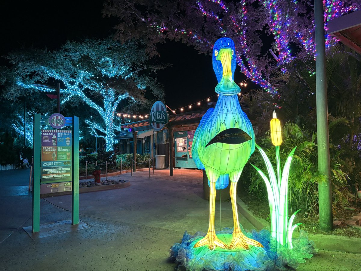 ThatJakeKid91's tweet image. Overall, I found Illuminate to be worth what I paid. The photos do kind of undersell it. There were interactive elements, like wish in a bottle, Santa meet and greet, S’mores, Candy Cane area had guest acts caged triggers, etc.

I think this is a fun event, and worth visiting.