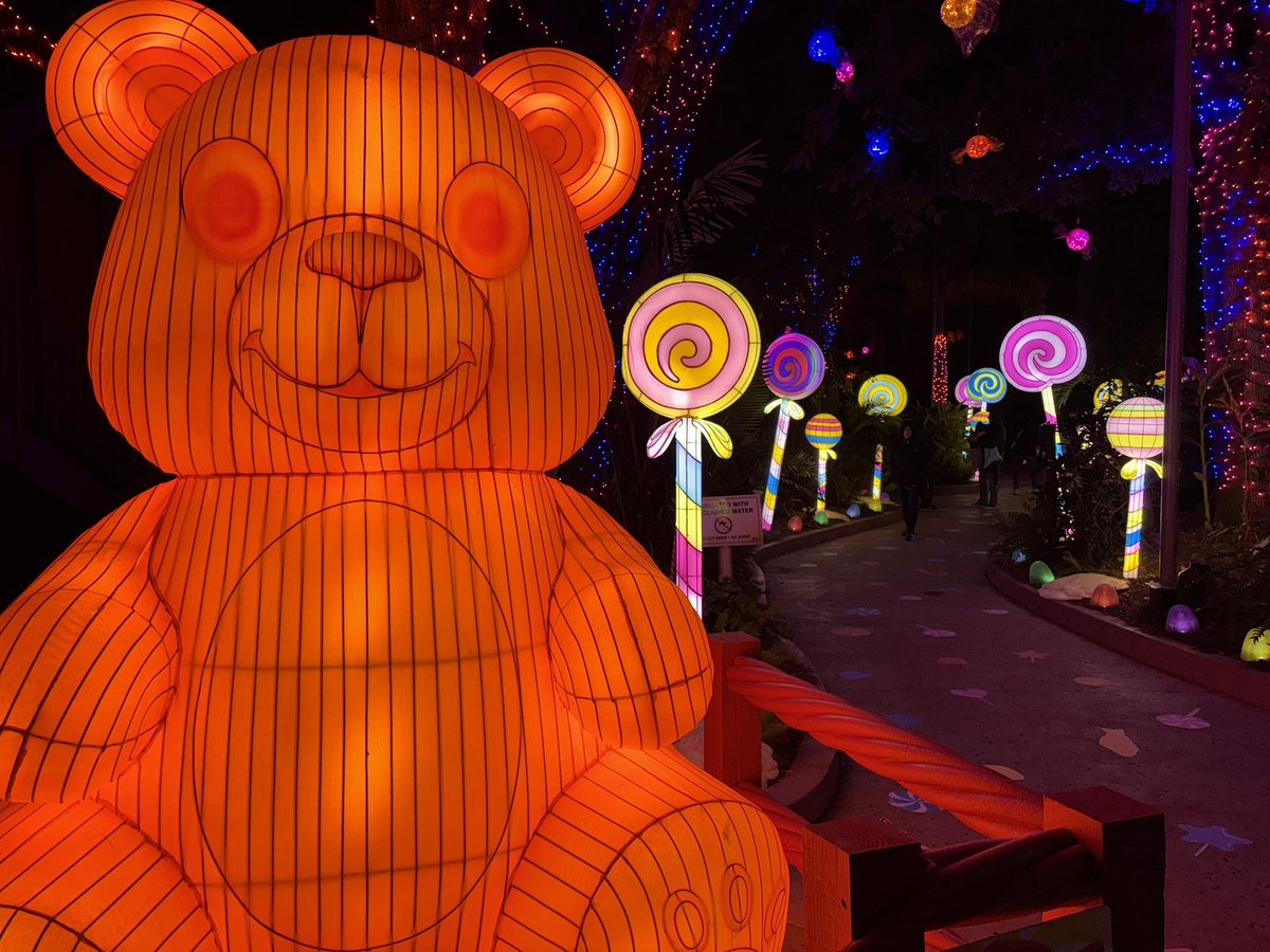 ThatJakeKid91's tweet image. Overall, I found Illuminate to be worth what I paid. The photos do kind of undersell it. There were interactive elements, like wish in a bottle, Santa meet and greet, S’mores, Candy Cane area had guest acts caged triggers, etc.

I think this is a fun event, and worth visiting.