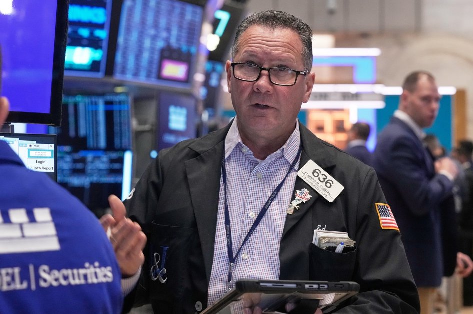 _de_laney's tweet photo. U.S. stocks open higher on the last trading day of November, with tech shares rising and Wall Street aiming to avoid its first monthly drop since April.   https://t.co/KtXEunHtU1 https://t.co/XWvKSd9gLM