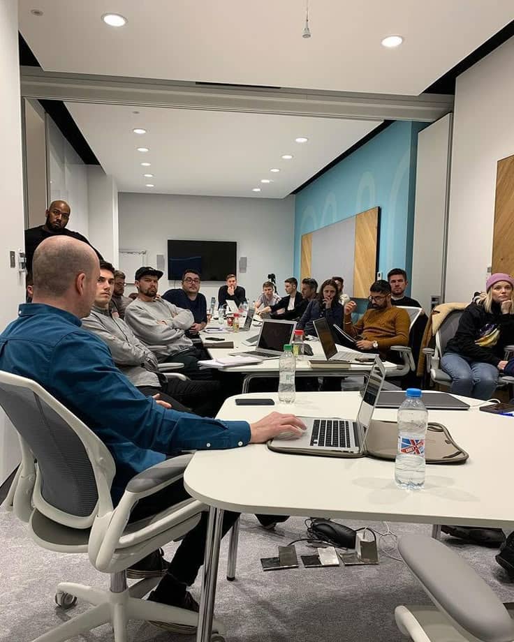 SmartMetaX's tweet image. Good morning. While most people are sleeping, others are already building the future. Crypto rewards the ones who show up early.

Can i get a GM ?