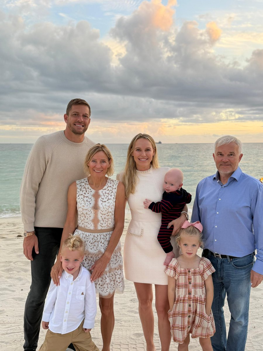 CaroWozniacki's tweet photo. Happy Thanksgiving from our family to yours! https://t.co/IPjo2OnlrK
