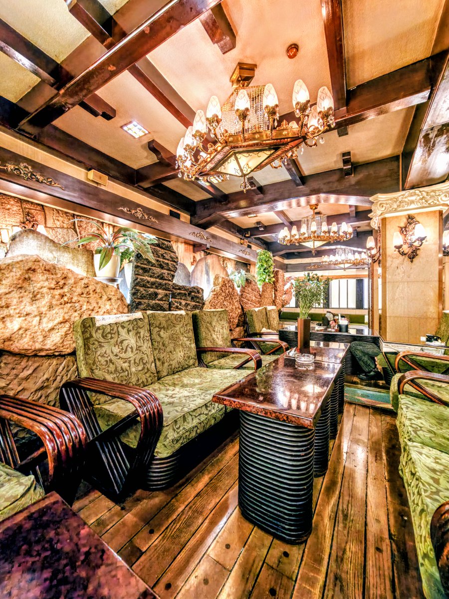 東京・上野にある老舗喫茶のひとつ、「古城」。1963年創業で、店名の