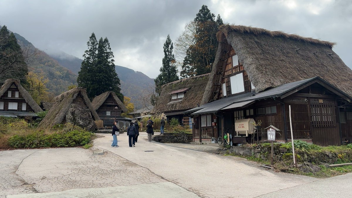 mowyano's tweet photo. 白川郷へ行った後、1年ぶりに富山へ行った。南砺市の五箇山、相倉と菅沼の合掌造り集落。
 
https://t.co/4RaeSrR2XB 
#世界遺産 #富山の遊び場
#白川郷・五箇山の合掌造り集落 #合掌造り https://t.co/TJK4LZUIHE