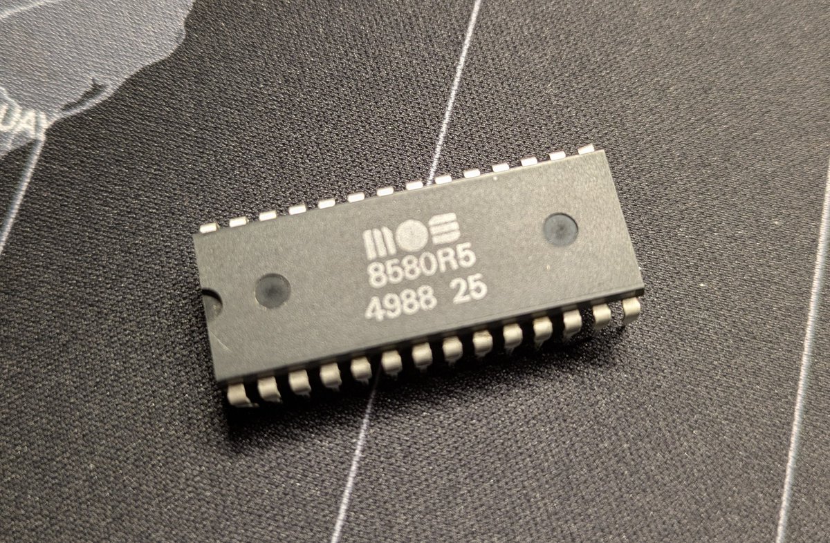 RetroCarel's tweet photo. Testing my 2nd #C64 that I wanted to use with the #WIC64 but this little fellow decided to stop working. 😢
#commodore https://t.co/lStObvjkt4
