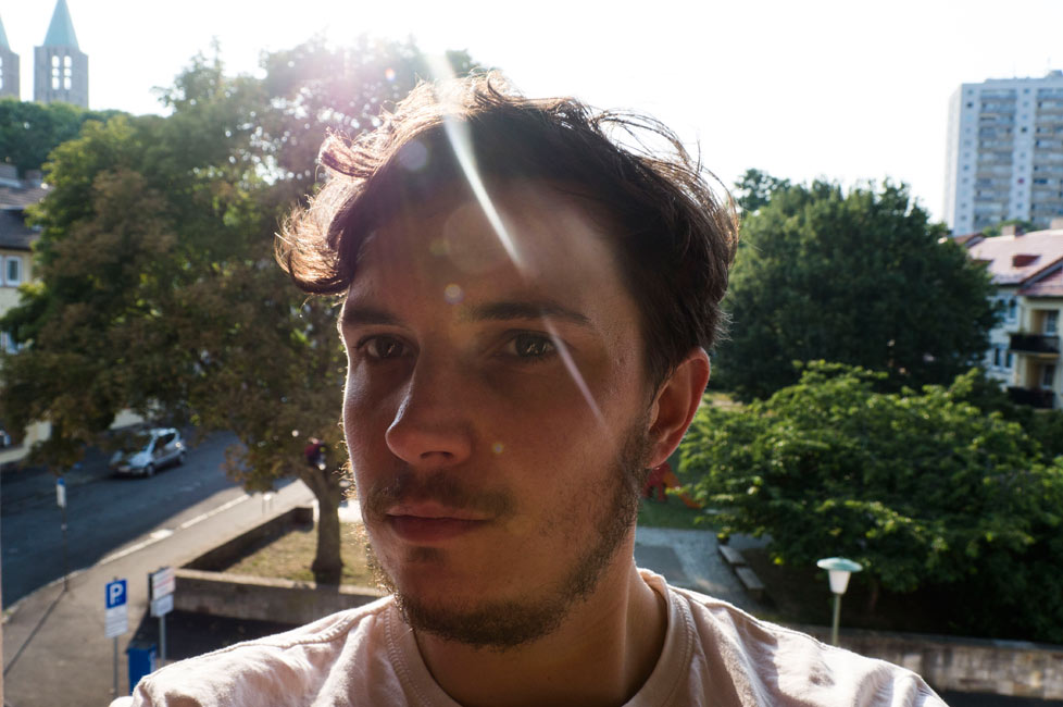 Hinter dem Hetz-Account <a href="/HarryHartgeld/">HarryHartgeld</a> steckt Erik Schäfer aus Kassel. 

#RedaktionsnetzwerkRechts