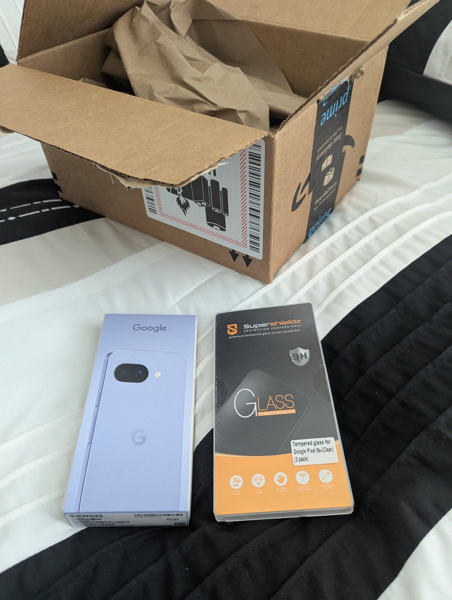 CupOfJoe1970's tweet photo. @ShadowFoxArche @GVGINU @LilAl85855 @JuiceMan_V @JayFlemming @SandstormMcD @Jahranimo_ Delivered by @amazon 10:10AM & upgraded phone setup complete at 4pm due to errands & last minute ghosting on the Pixel 7. The only 🎄 gift worth opening early.
#IGotThePower
#NextFridaySamus https://t.co/jGHiToGSPj