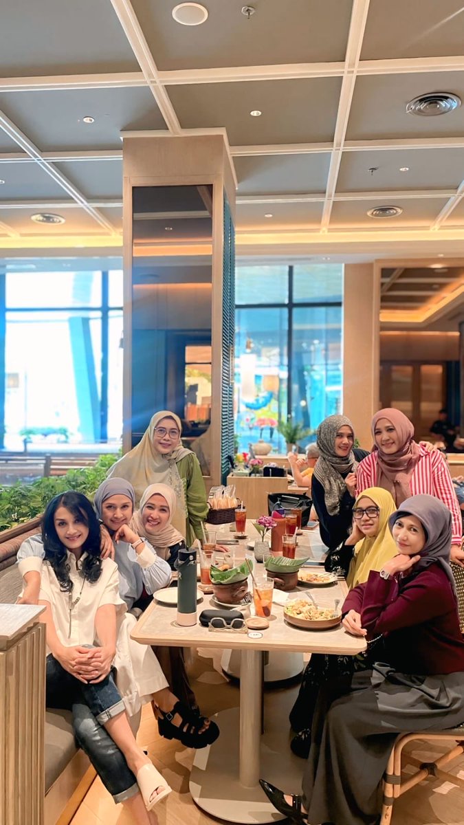 gitamila's tweet image. if it comes let it,if it go let it😍