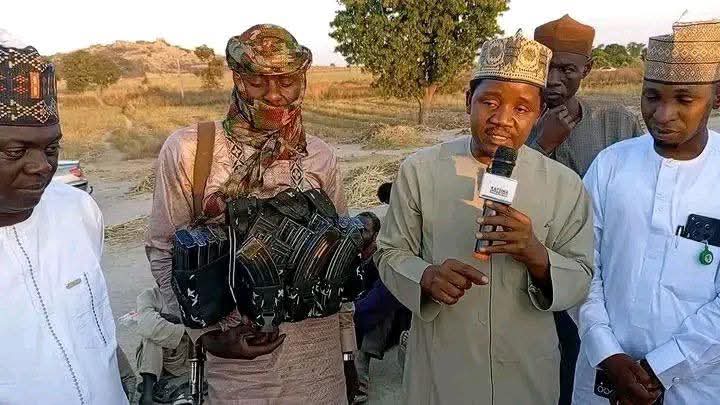 Urtechbuddy's tweet image. Bakori LGA, Chairman Hon. Abubakar Barde and State Assembly Member Hon. Abdulrahman Kandarawa received 37 abducted residents from Yan Ganjar, Alhazawa, and Karma, released after ongoing dialogue with armed bandits. 

#ImACeleb Obasanjo  Thanksgiving   Baddest  Nkechi Blessing