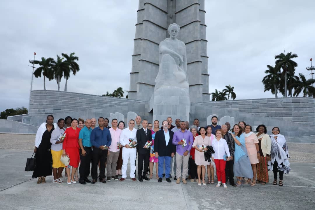 Fueron 16 los cuadros del Partido en todo el país que se graduaron en la Segunda Edición de la Especialidad en Dirección Política de la Sociedad. Estudiantes que recibieron herramientas que emplearán en su misión de servir a #Cuba y su pueblo.