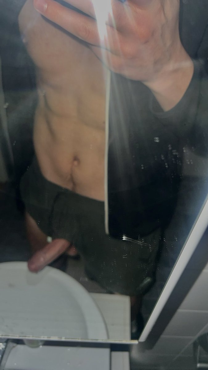 scand1top's tweet photo. How’s this for a first picture? 😈 https://t.co/jvwp7eKndS