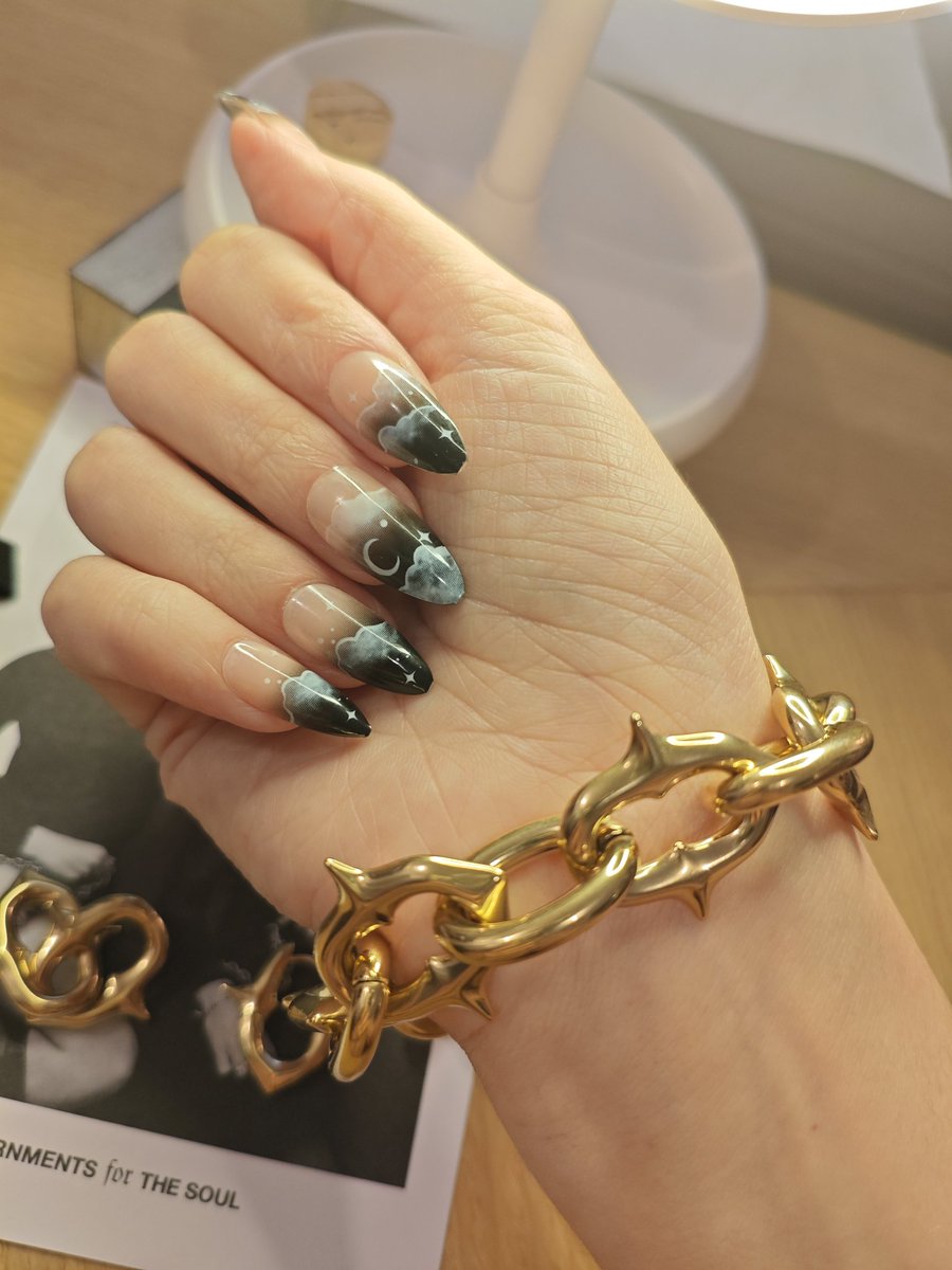 meersahh's tweet photo. omfg i'm in love with these ❤️ they're even prettier irl, and gold was a good choice #askandembla https://t.co/iHReZosXan