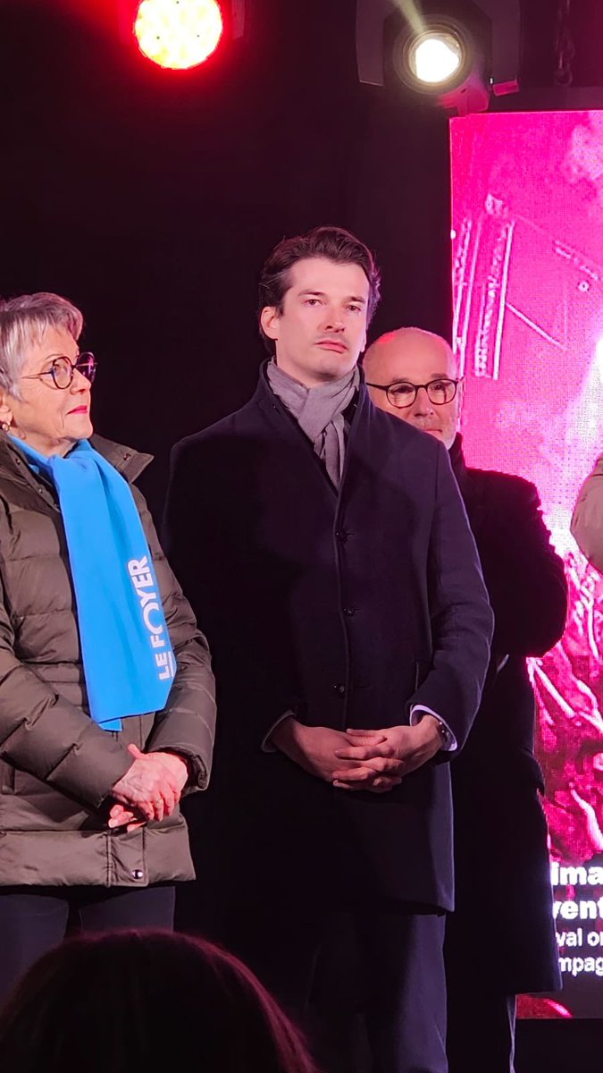 Heureux d’avoir participé ce soir au lancement de #soupenscene, superbe initiative, depuis 13 ans déjà, du chef Fabrice Bonnot.
Une réunion très lyonnaise de solidarité, de gastronomie et de musique ! 
Merci à tous les bénévoles et artistes engagés 🤝
#lyon #soupeenscene