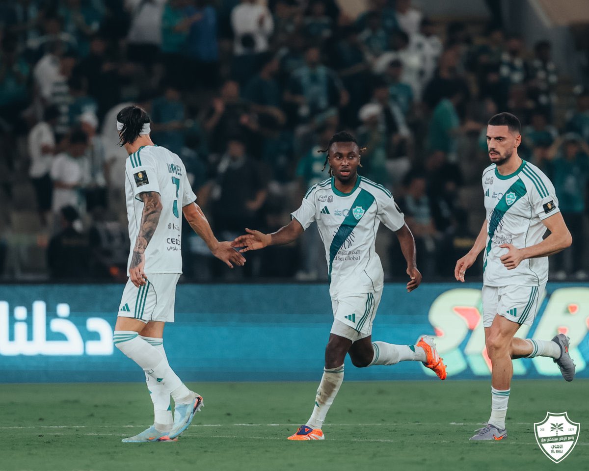 الف مبروك الفوز والتأهل لكل محبي قلعة الكؤوس . الجميل في الاهلي اليوم أنه فريق ثقيل فنياً ..
ً يلعب بروح التحدي وثقافة الفوز ..
وهذا مايجعله يرجع للمباراه ويقلب الطاوله والنتيجه لصالحه 👍🏾
#الاهلي <a href="/ALAHLI_FC/">النادي الأهلي السعودي</a>  
#الاهلي_القادسية 
#أغلى_الكؤوس