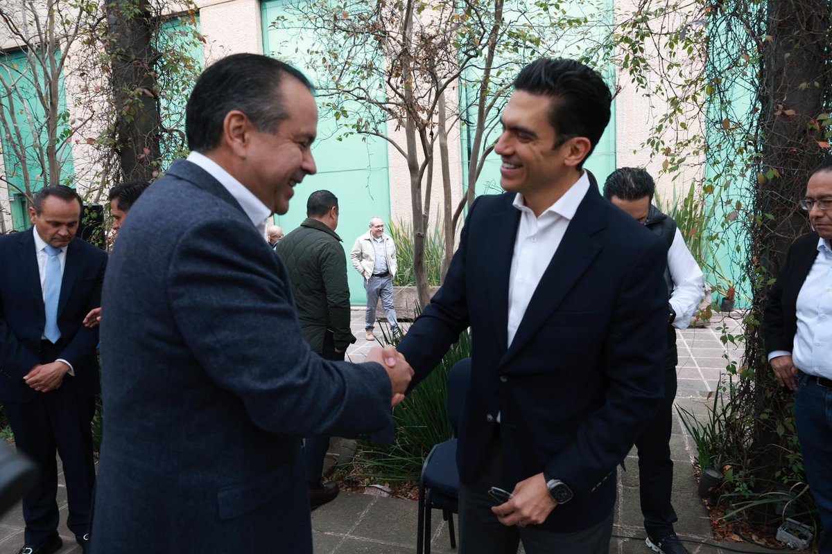 Así el encuentro este día  entre <a href="/tonoastiazaran/">Antonio Astiazarán</a> y <a href="/JorgeRoHe/">Jorge Romero Herrera</a>, dirigente nacional del #PAN.

¿Se van cerrando las filas para este 2027 por la gubernatura del estado?